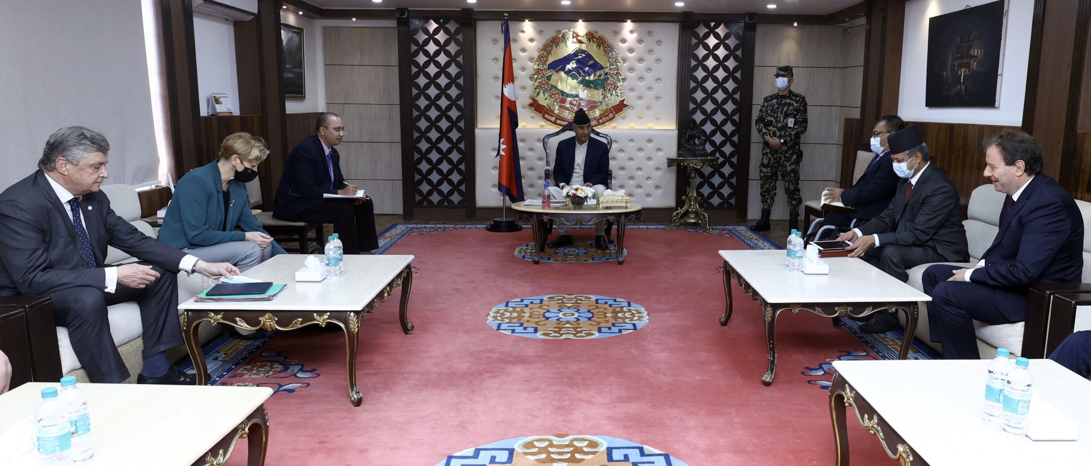 प्रधानमन्त्री र फ्रान्सेली प्रतिनिधिमण्डल बीच भेट