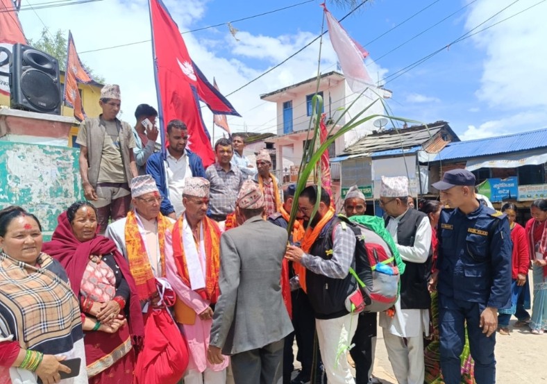 कालिकोटबाट सरकारी टोली डोलीसहित बडिमालिका प्रस्थान