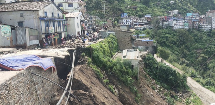 नगर भवन निर्माणका लागि जग खन्दा मान्ममा सात घर जोखिममा