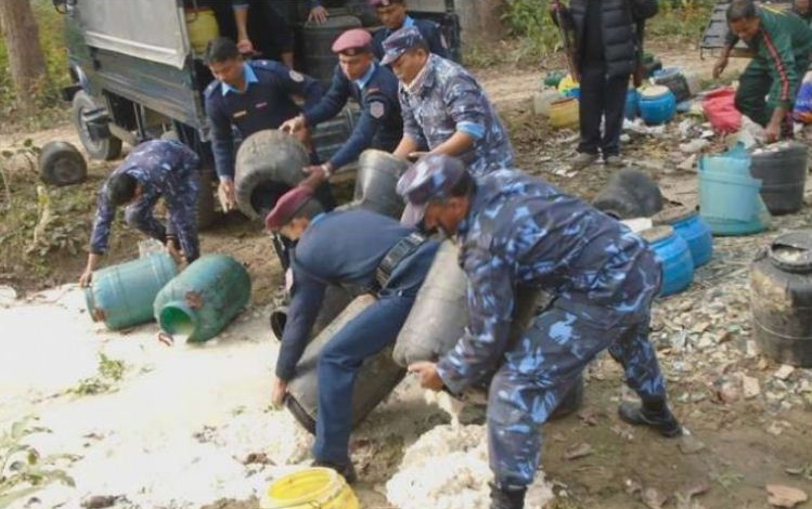 एकसय ७० लिटर घरेलु मदिरा नष्ट