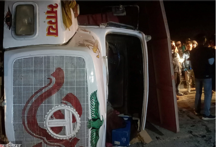 जन्ती बोकेको टिपर दुर्घटना हुँदा दुई जनाको मृत्यु, २४ जना घाइते