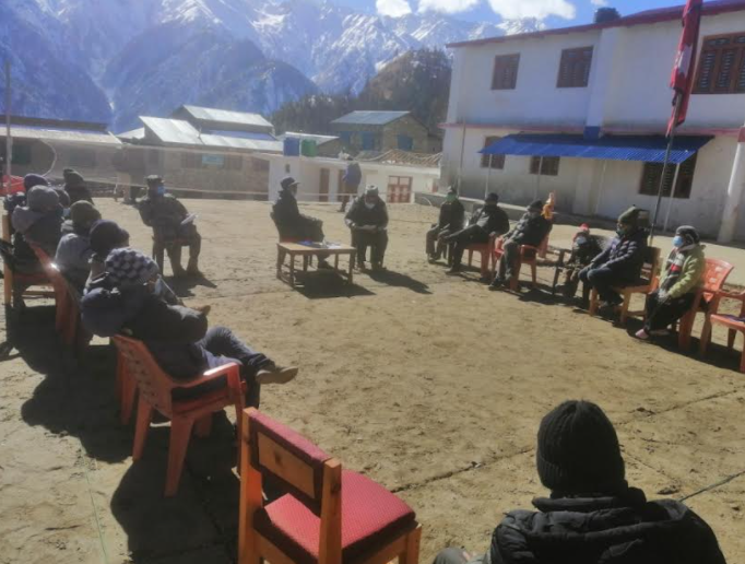 चामल ढुवानी कार्यलाई तिब्रता दिन हुम्लावासीको माग