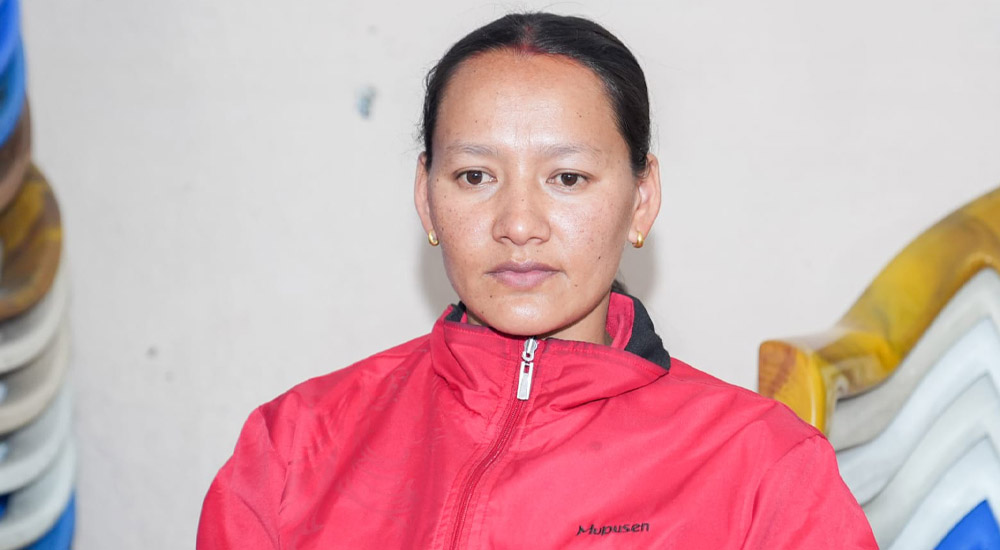 फेन्सिङ खेलाडी अनिताले सगरमाथा आरोहण गर्ने