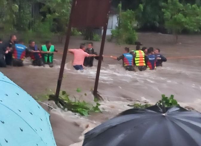 कालिकोटमा पहिरोको जोखिममा परेकाको उद्धारमा सेना