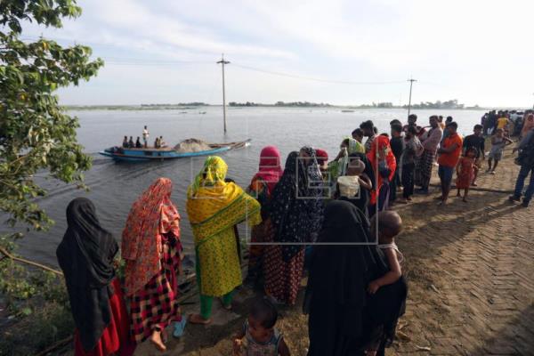 डुङ्गामा आगलागी हुँदा कम्तिमा २७ जनाको मृत्यु, १०० जना घाइते