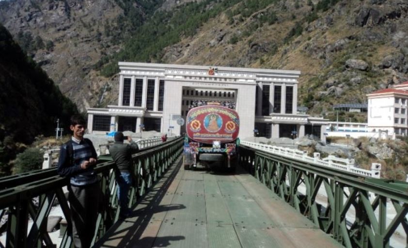 रसुवा नाकाबाट चिनियाँ सवारी साधनको आयात बढ्दो 