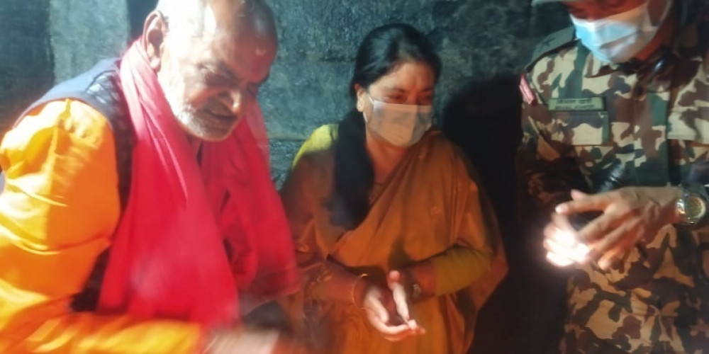 राष्ट्रपति भण्डारीबाट जलेश्वरनाथ महादेव मन्दिरमा पूजाअर्चना