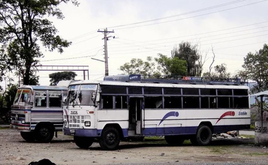गाडीमा छुटेका सुनका गहना यात्रुलाई बुझाइयो