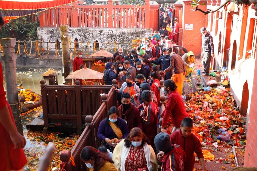 बिहानैदेखि चाँगुनारायणमा भक्तजनको भीड