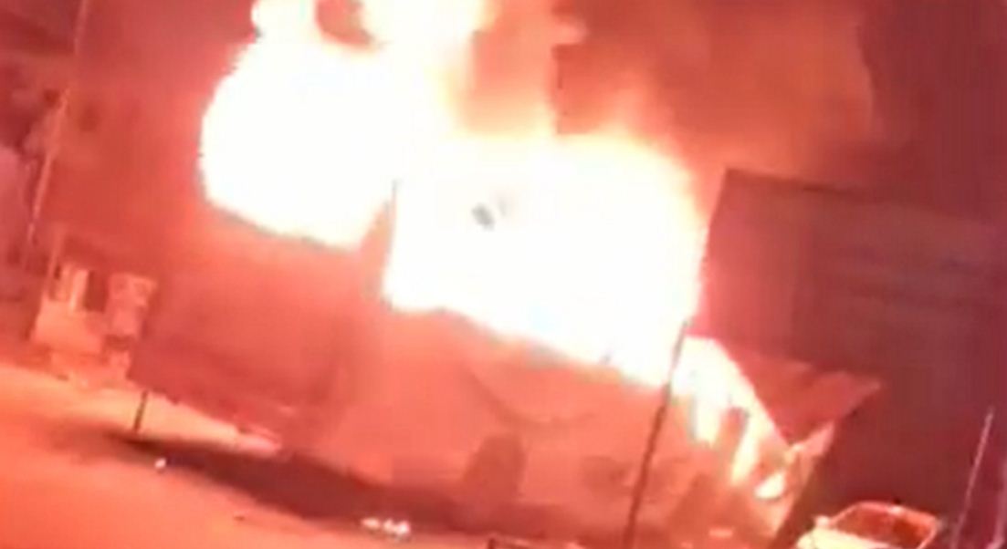 सुर्खेतबाट काठमाडौं आउँदै बस गजुरीमा आगलागी 