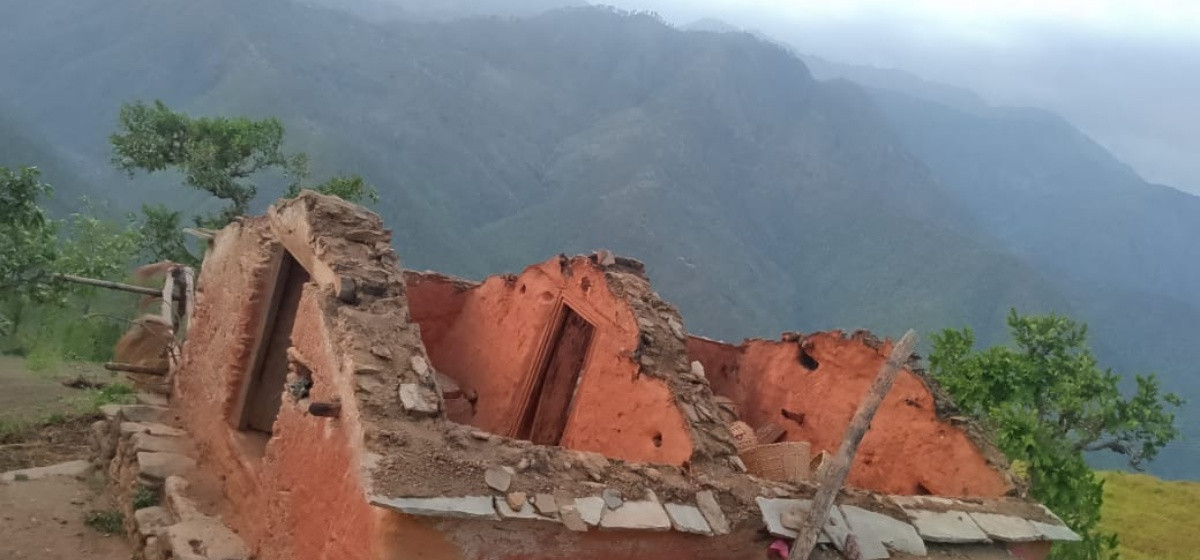 दैलेखमा हावाहुरीले कच्ची घरमा क्षति