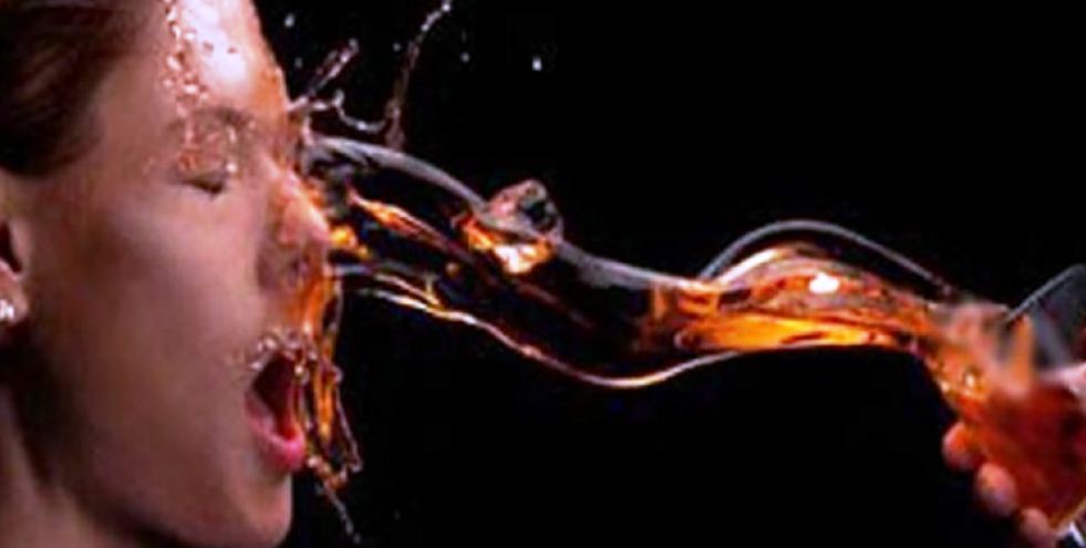 एसिड पीडितलाई आर्थिक सहयोग