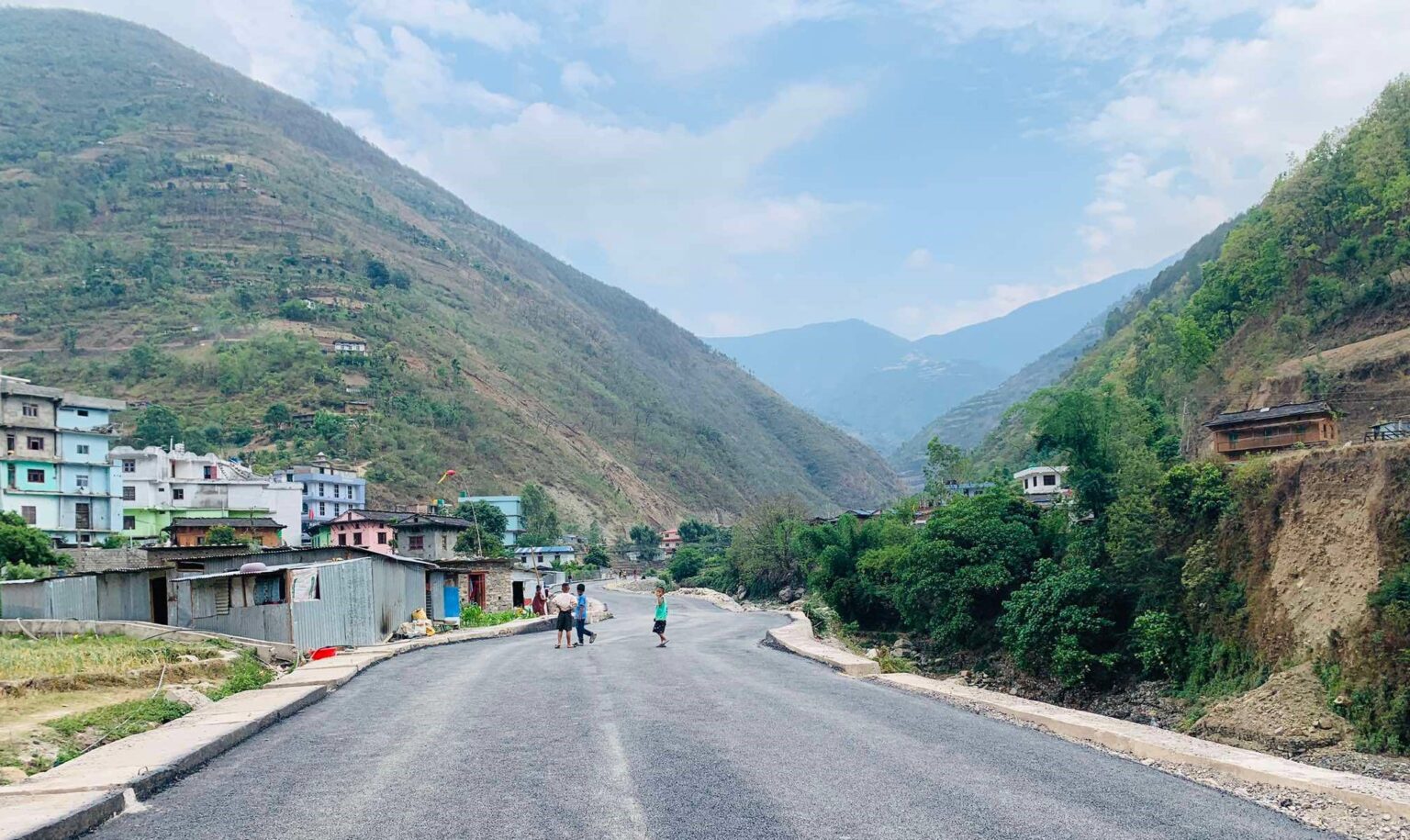 आठबिसकोटमा चार किलोमिटर सडक कालोपत्रे