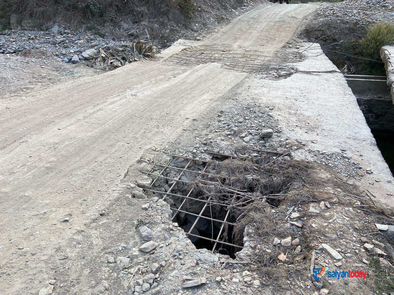 सल्यानमा जीर्ण कल्भर्टका कारण स्थानीयलाई सास्ती