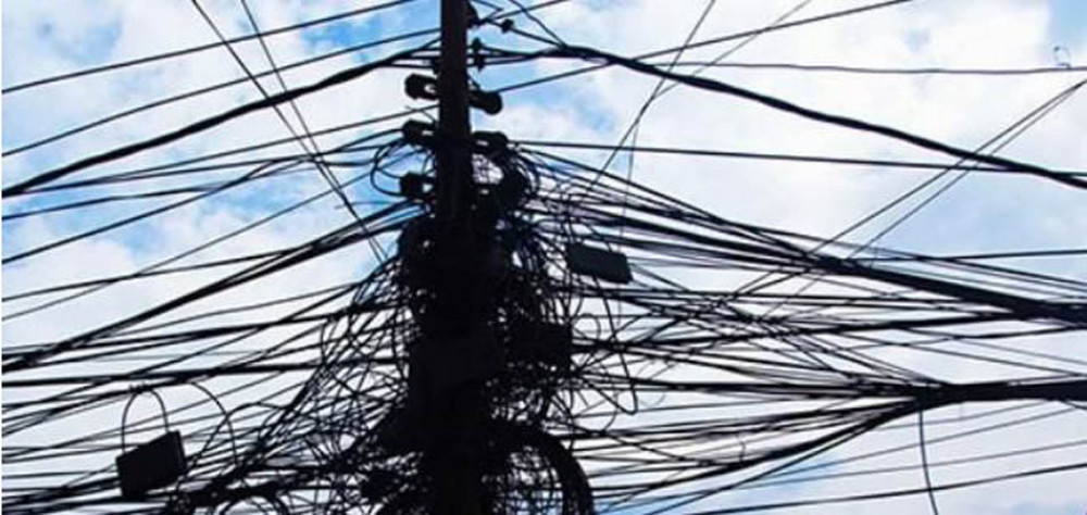 इन्टरनेट तथा केबुलका अव्यस्थित तार हटाउन निर्देशन