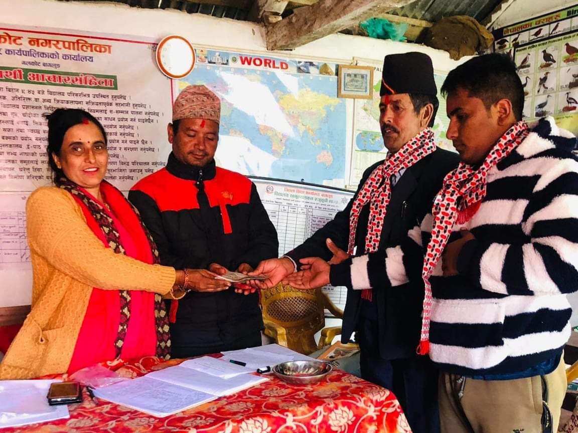 जन्मदिनमा विद्यालयमा अक्षयकोष