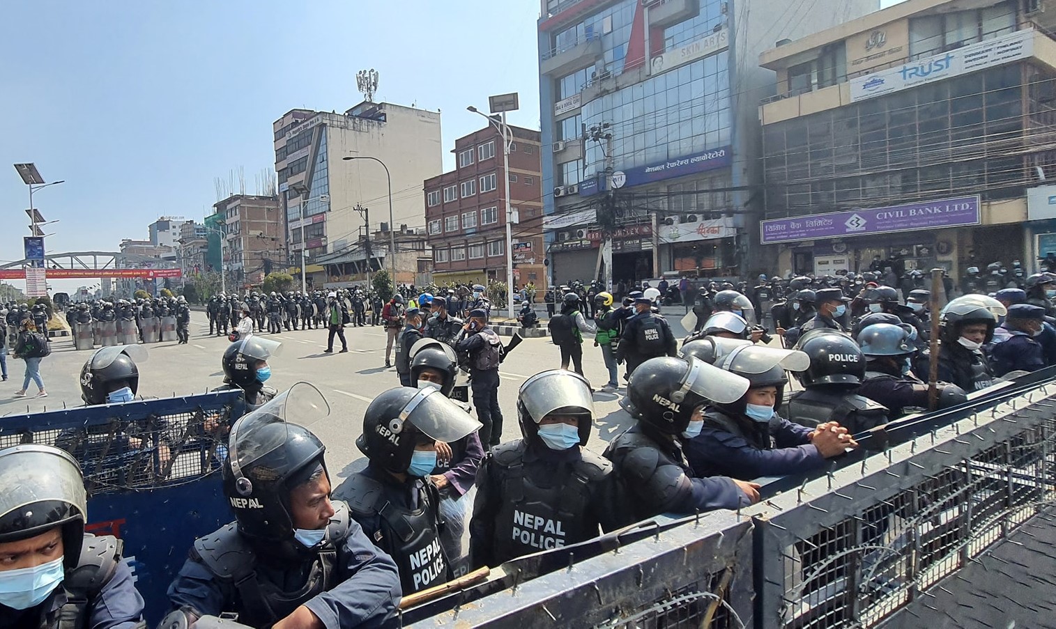 एमसीसीविरुद्धको प्रदर्शनमा ढुंगामुढा र अश्रुग्यास