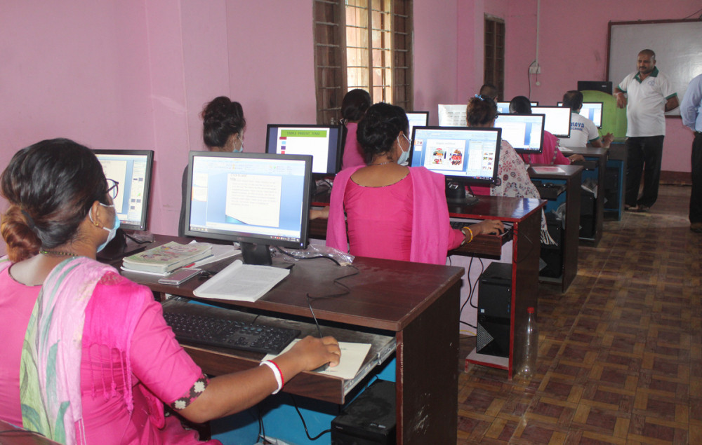 महिला सहकारीलाई उपकरण