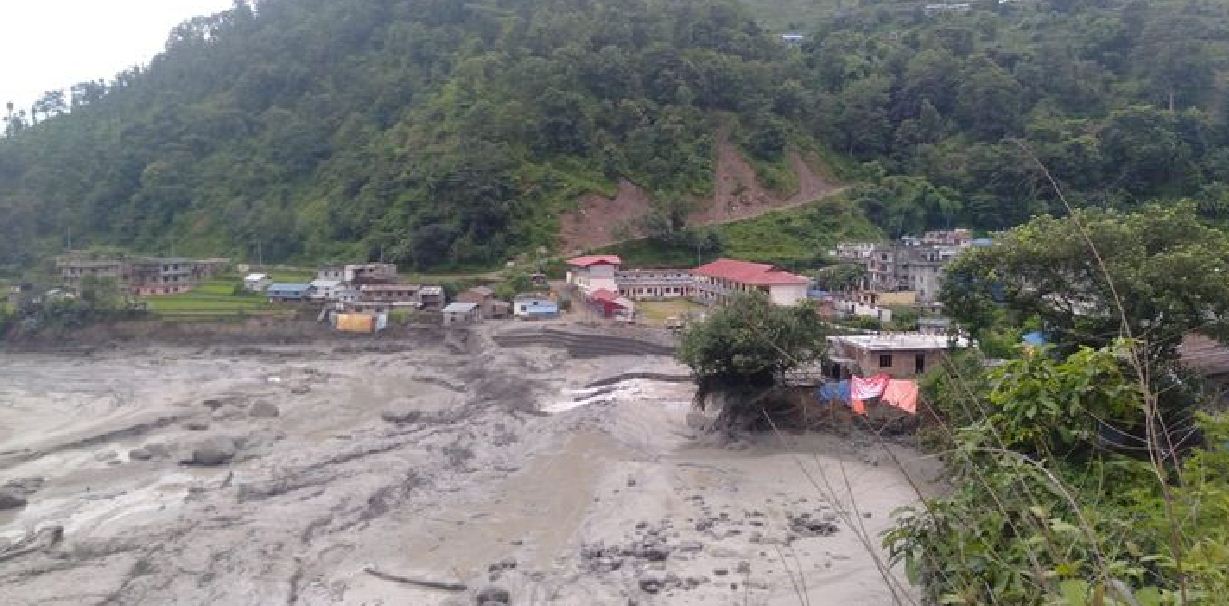 मेलम्चीमा पुनः बाढी, रेडियो मेलम्चीको भवन ढल्यो