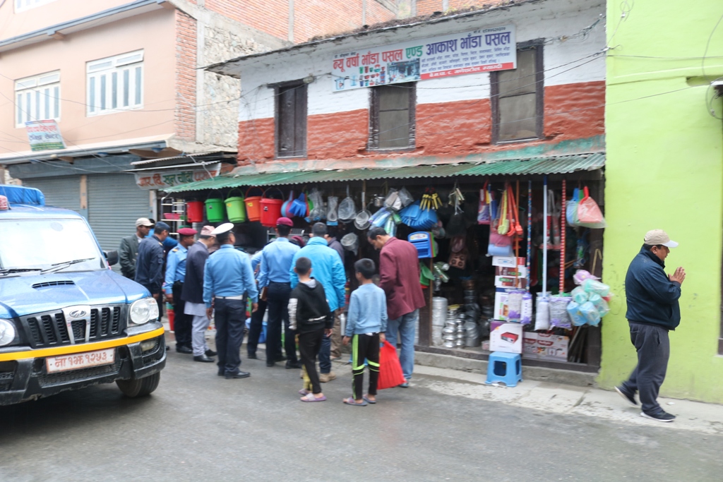 बेनीमा सडक अतिक्रमण