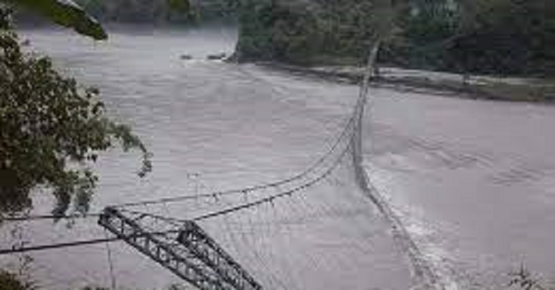 झोलुङ्गे पुल पहिराले पूर्ण क्षति 