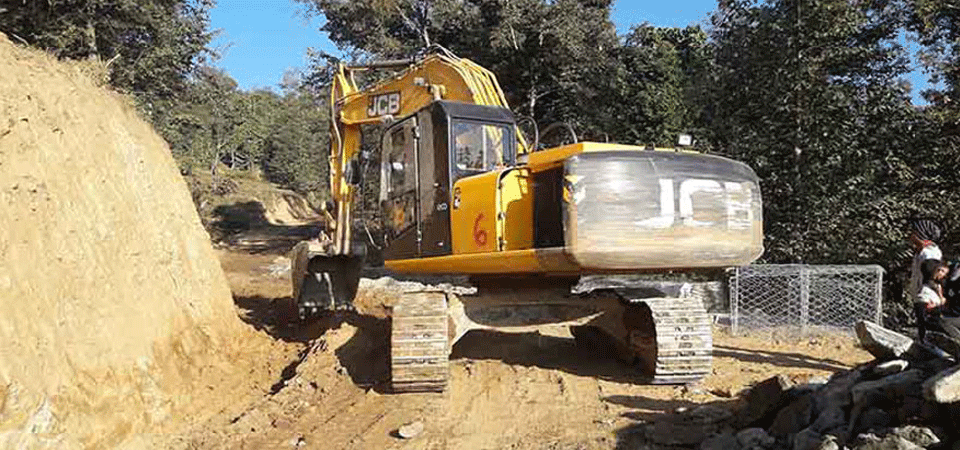 लोकमार्गको काममा ढिलासुस्ती हुँदा विरोध