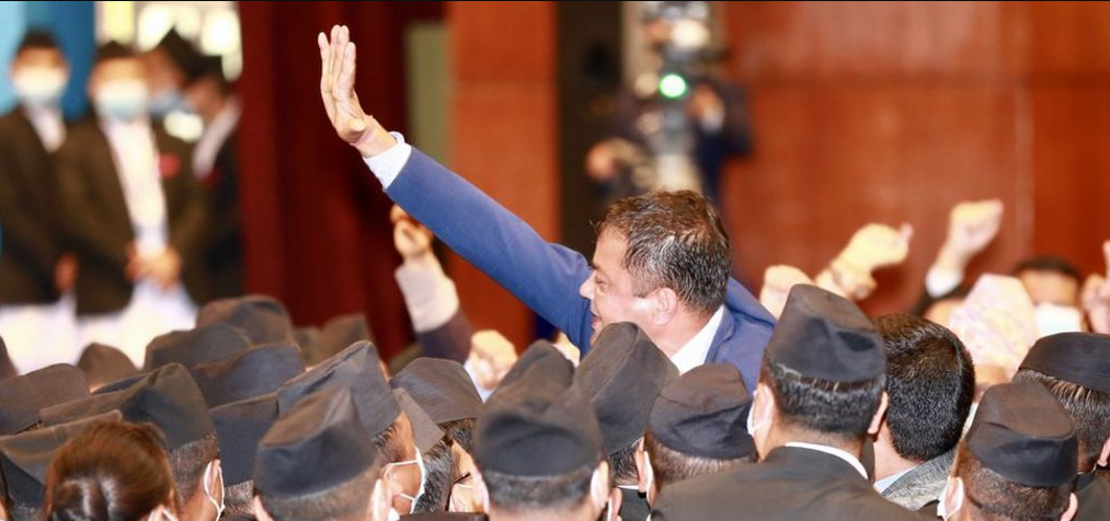 संसद्‌मा एमाले सांसदको नाराबाजी, 'काँध नचढ्न' केपी ओलीको निर्देशन