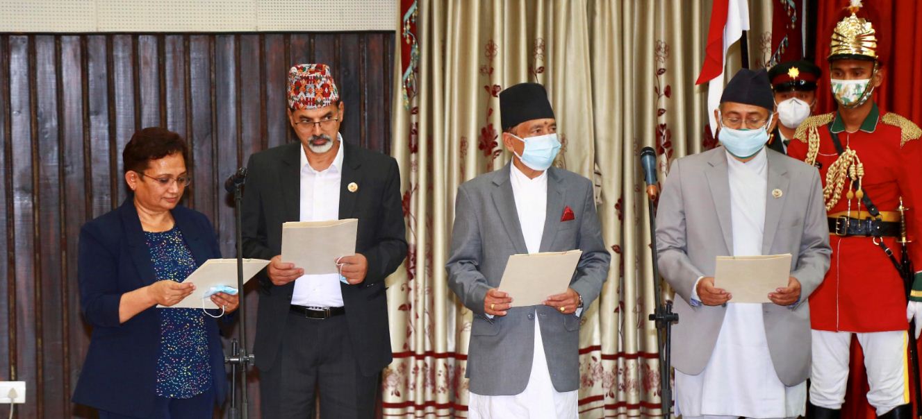 नवनियुक्त मन्त्रीको शपथ