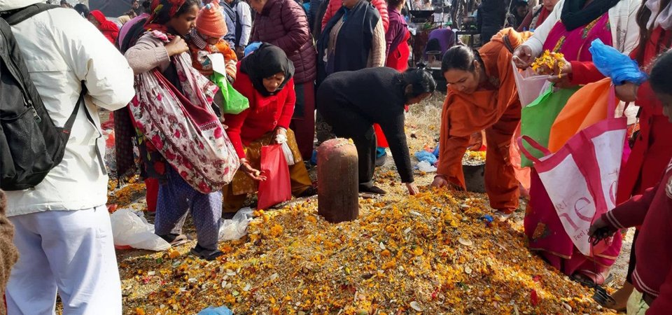 देवघाटमा शतबीज छर्नेको भीड