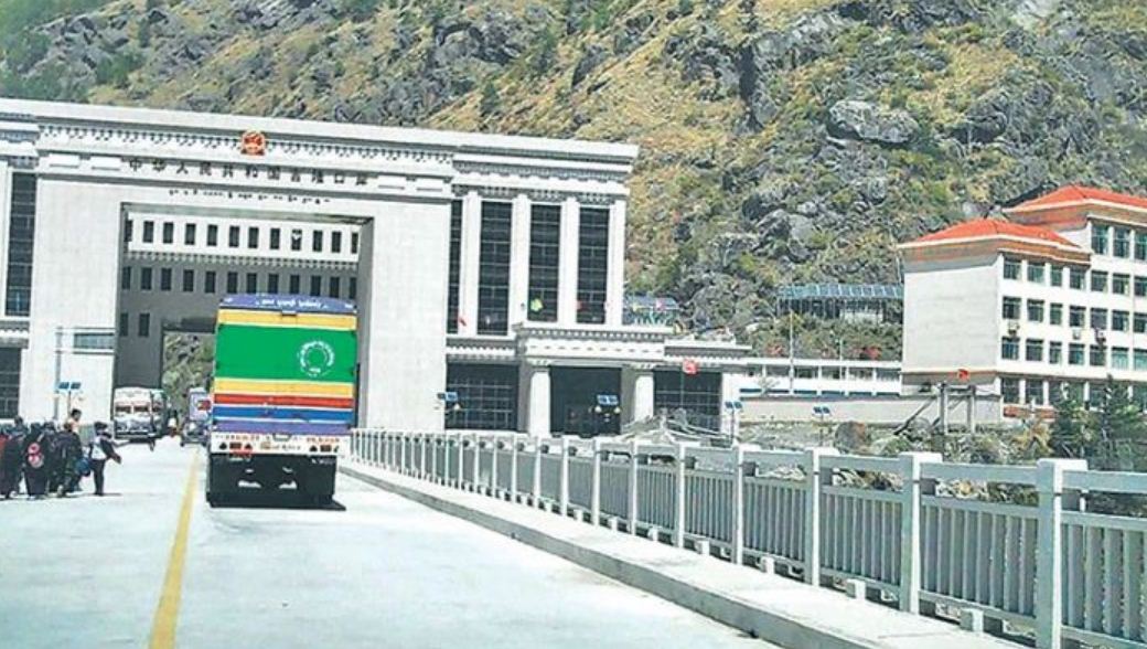 रसुवागढी नाकाबाट ३६ कन्टेनर स्याउ नेपाल भित्रियो