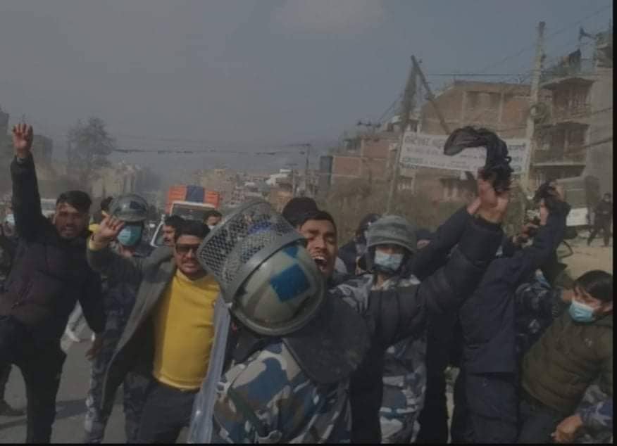 सभामुखलाई विद्यार्थीले देखाए कालो झण्डा