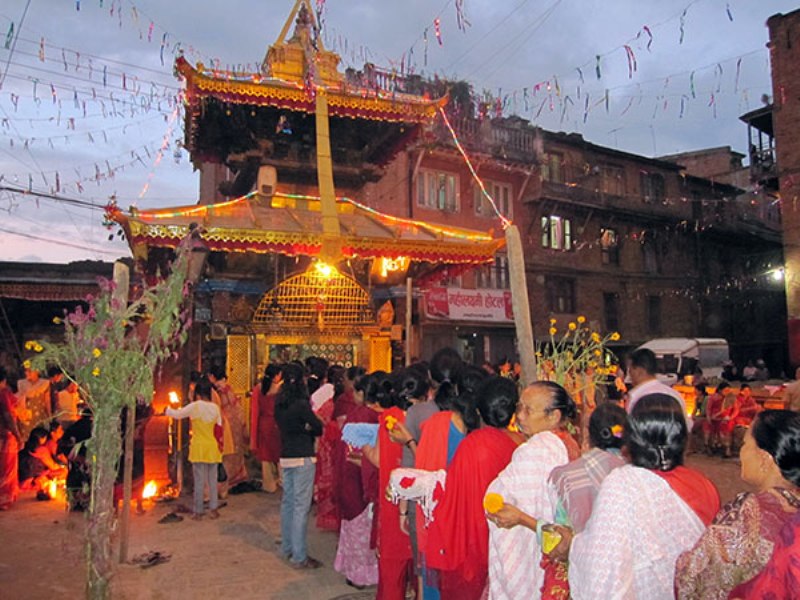 शक्तिपीठमा दर्शनार्थीको घुइँचो