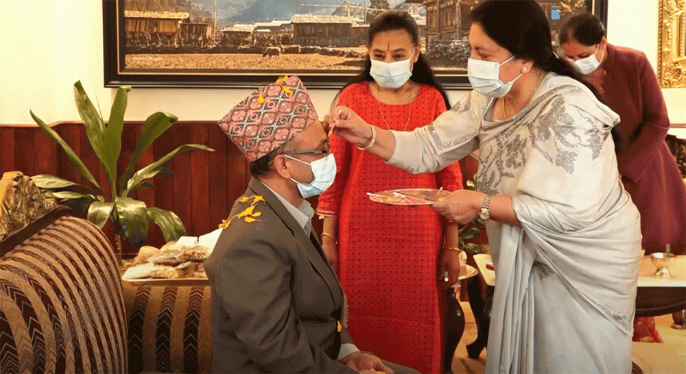 राष्ट्रपतिद्वारा भाइ डेगेन्द्रलाई टीका